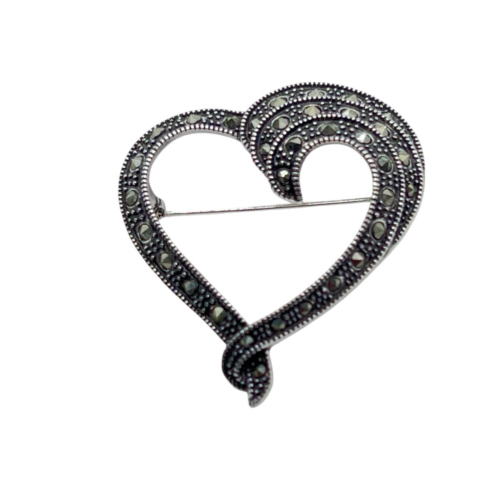 AHA Chicos Heart Brooch Pin